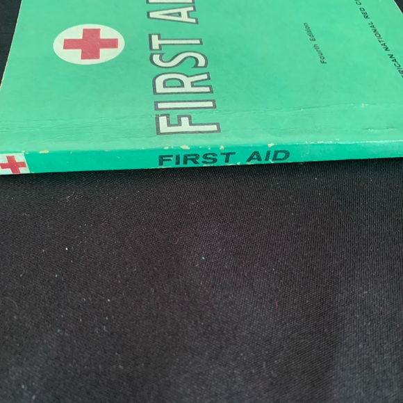 Vintage First Aid Textbook 1965 - Picture 4 of 4